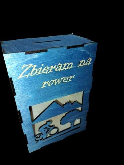 Skarbonka drewniana z okienkiem, zbieram na rower, 18cm, grawer,kolory