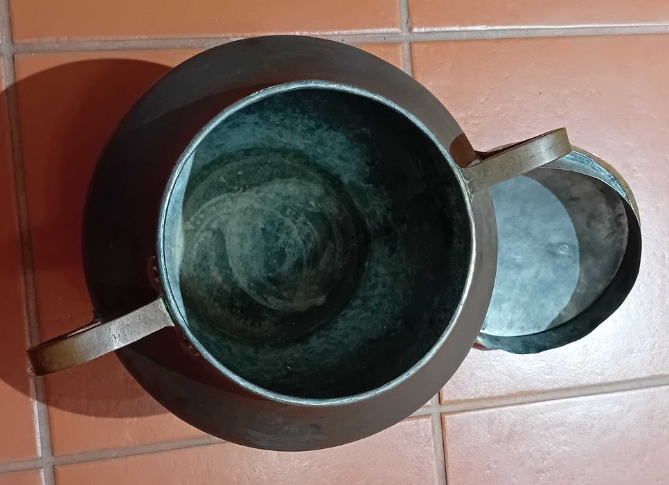 Vendo uma panela e uma braseira, em cobre