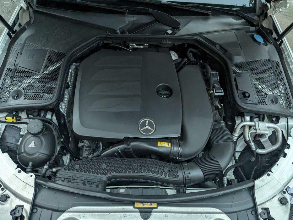 Продаж Mercedes-Benz C-Class (W205, facelift 2018) 4matic 2.0L  benzin