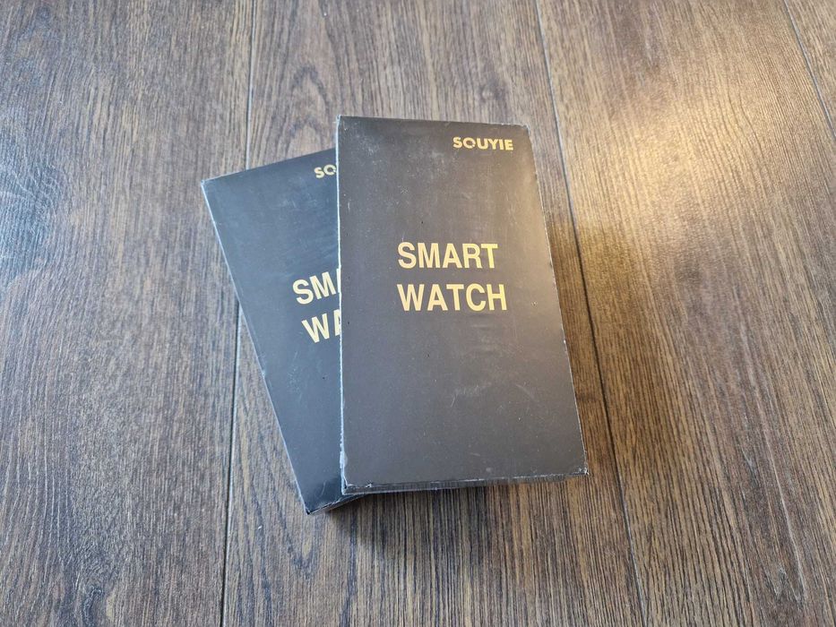 Smartwatch z ekranem AMOLED, latarką LED i funkcjami outdoor