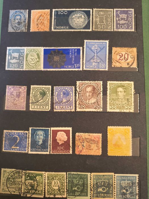 Znaczki 1900 - 1970 r  120 stron w klaserach Znaczki z Świata i Polski