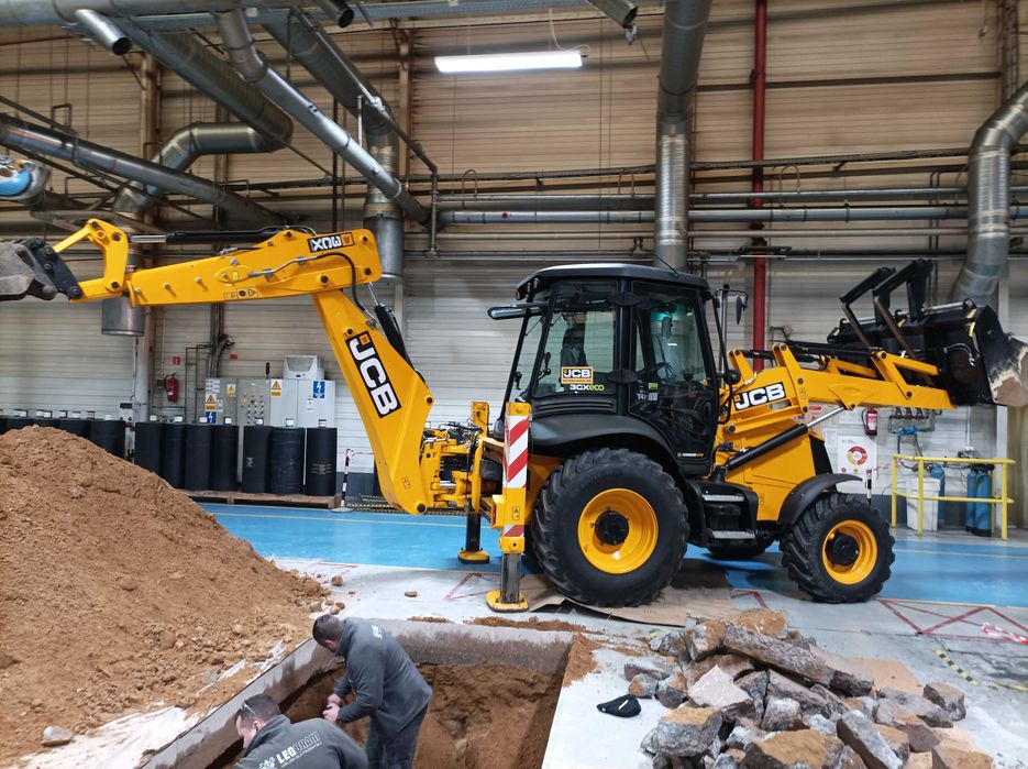 Usługi koparko ladowarka