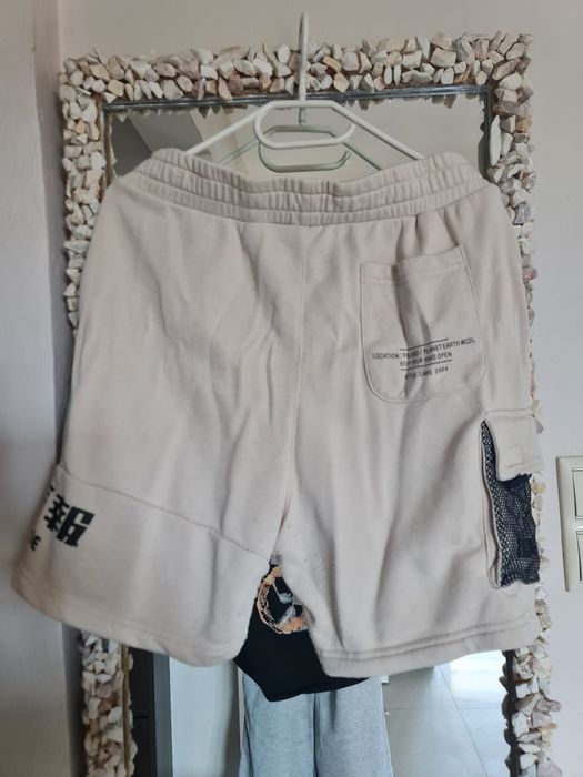 Beżowe krótkie spodnie Cropp