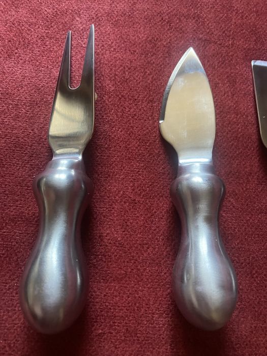 Набор ножей для сыра в деревянном футляре