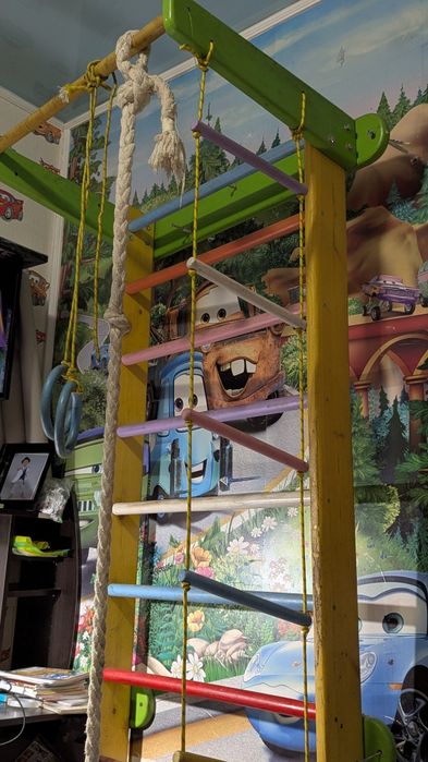 Шведська стінка дитяча