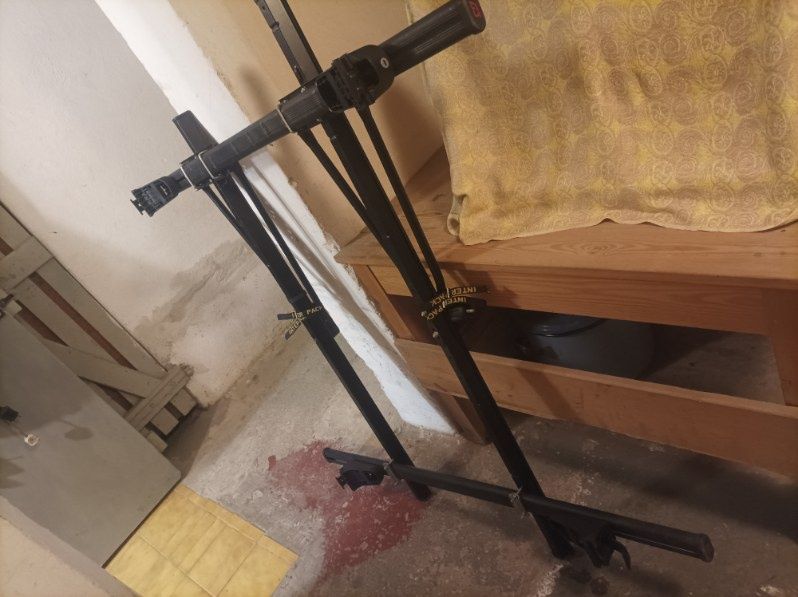 Bagażnik rowerowy na relingi dachowe