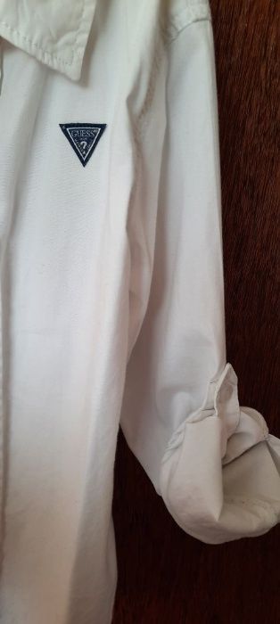 camisa de menino tamanho 4 anos da Guess