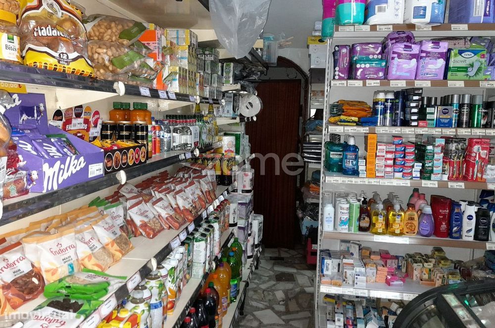 TRESPASSE Mini Mercado com Café/Restaurante em Canelas