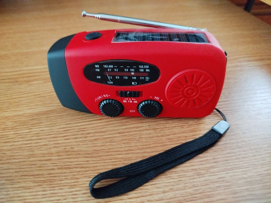 Радіо радіоприймач ліхтарик зарядна станція динамо