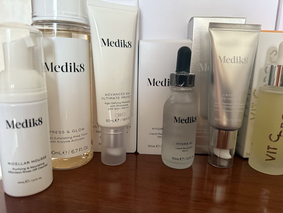 В наявності засоби: Medik8, Augustinus Bader, Rodial Tatcha.