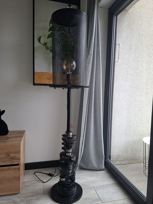 Lampa loftowa stojąca "mechaniczna dusza" - metal industrial design