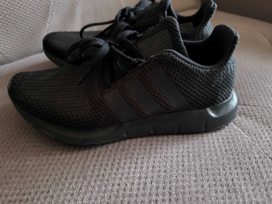 Adidasy czarne Swift Run J F34314    35,5
