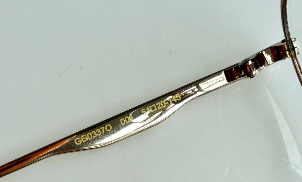 Óculos Gucci armação dourada