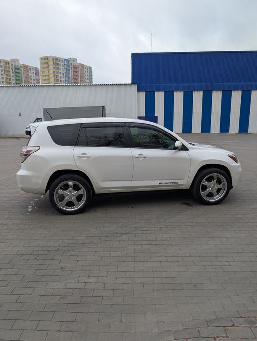 Продам Toyota RAV EV