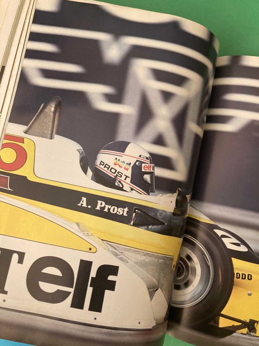 Livro El año automovil 1981/1982 Com muitas fotografias