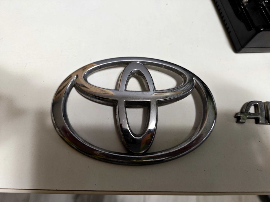 3579T toyota AVENSIS D-4D T25  значок та напис