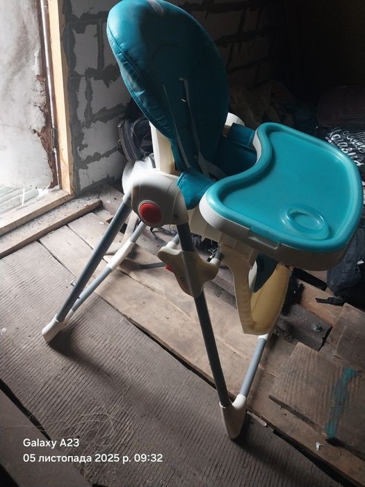 Стільчик для годування