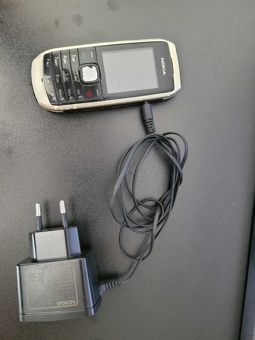 Nokia 1800 e carregador 2010