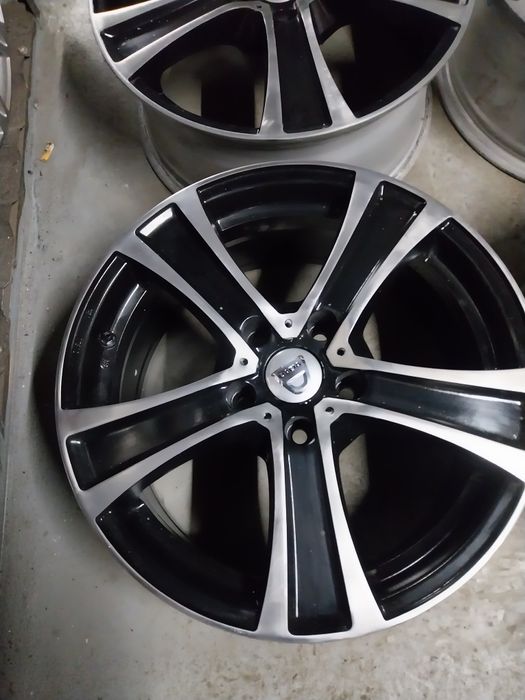 Felgi Aluminiowe R17 5x114.3 7.5J ET 45