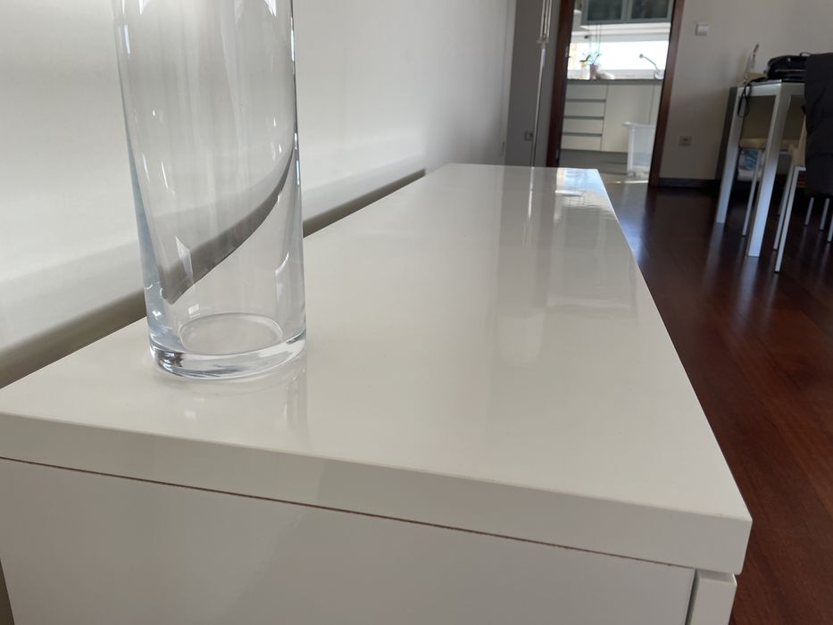 Móvel IKEA BYÅS — design simples e funcional