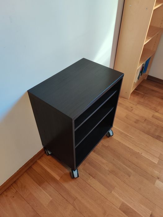 Móvel de escritório com rodas (IKEA)