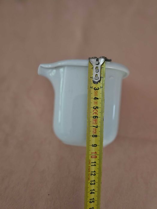 Leiteira ou molheira branca louça