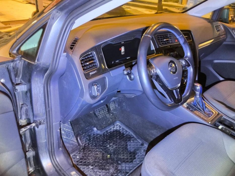 Volkswagen e-Golf 36кВт, лед приборка, запас ходу 220 км, два комплекти дисків та гуми
