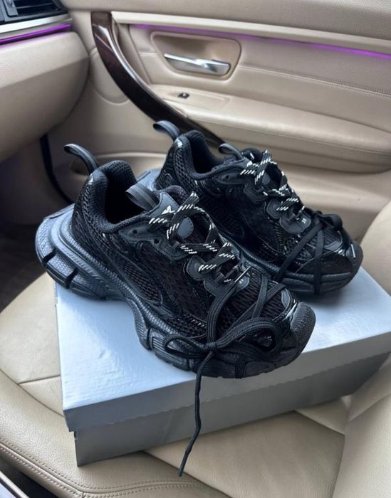 Стильні кросівки Balenciaga