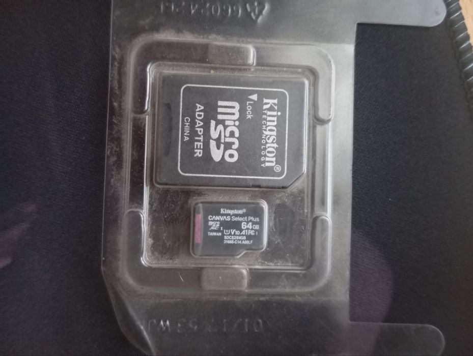 Карта памяти microSDXC Kingston 64 ГБ с SD адапретом