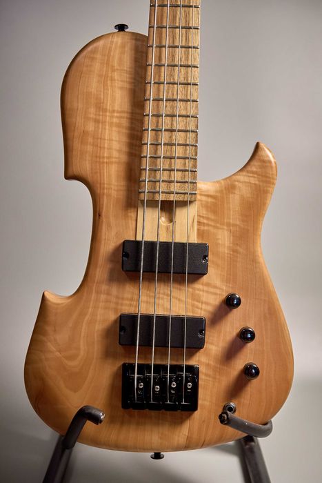 Бас гитара ручної роботи