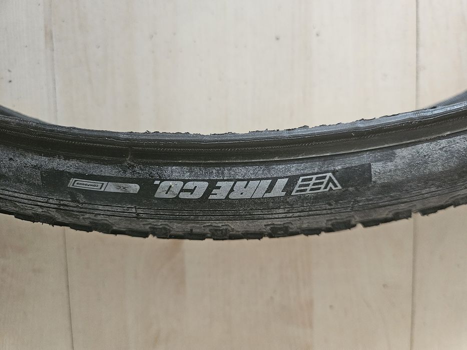 Dwie prawie nowe opony. Vee Tire Rocket Man 700 44 gravel 28x1.70.