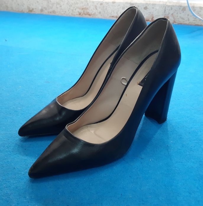 Sapatos clássicos de salto alto