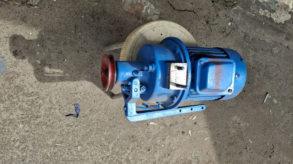 Електродвигун з муфтою