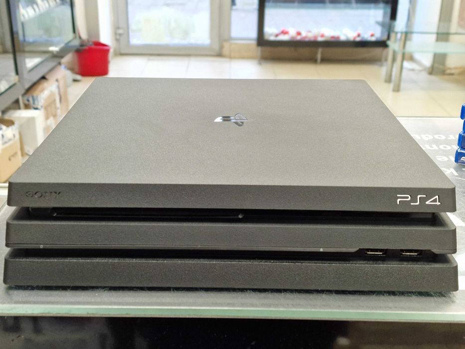 PlayStation 4 PRO 1TB CUH7216B/ 2 pady/5 gier/+Stand/ Grade A/ PS4 PRO