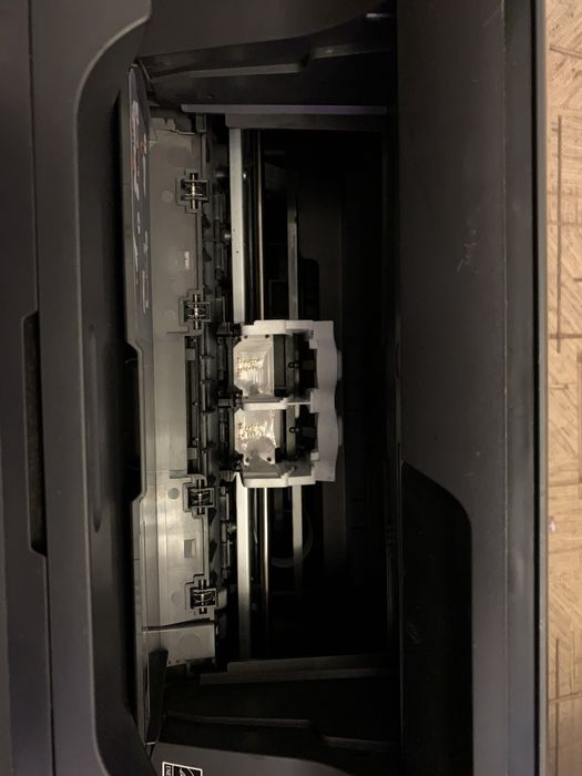 Принтер HP Deskjet 2050 без картриджей