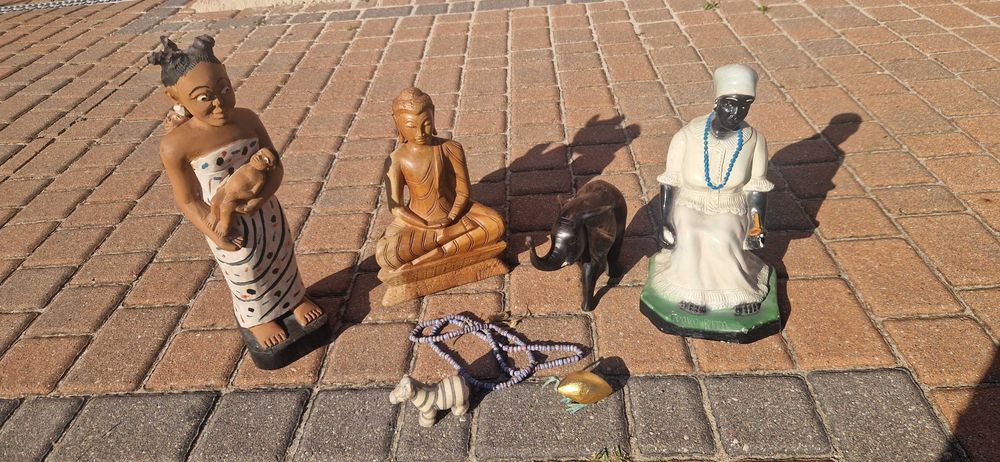 Różne figurki i dekoracje