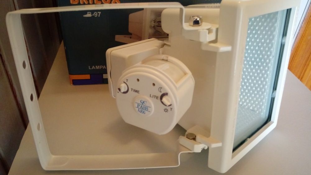 Lampa Halogenowa z detektorem ruchu BRILUX B-97