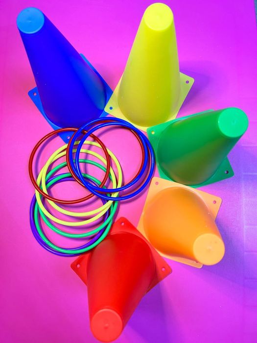 Фішки для занять. Конуси для естафет з кільцями.