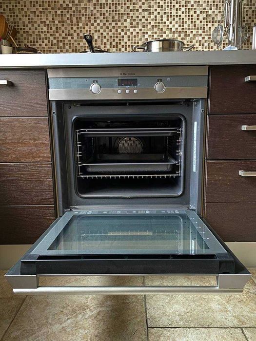 Electrolux вбудована духова шафа б/в