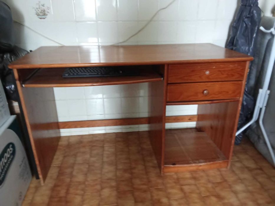 secretaria em pinho tratado cor de mel