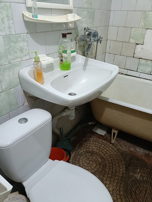 Є світло. Є гаряча вода. Центр. МаКдональдс.