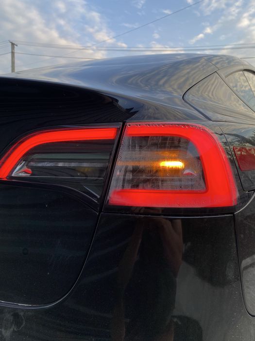 Фара ліхтар задній тесла 3 tesla жовтий поворот