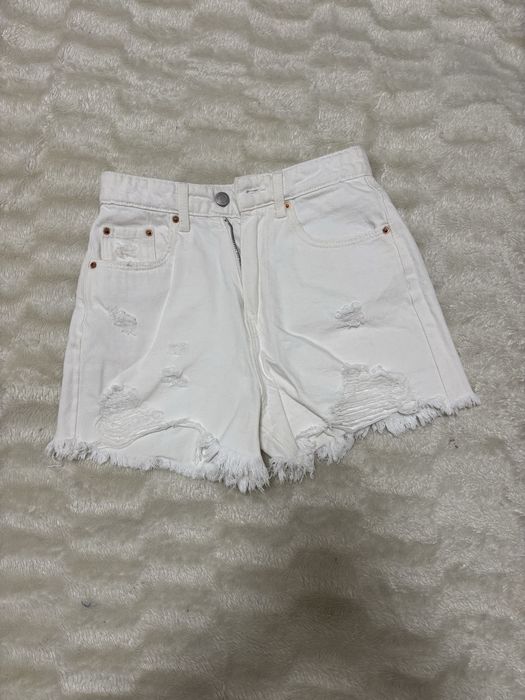 Білі жіночі шорти продаж