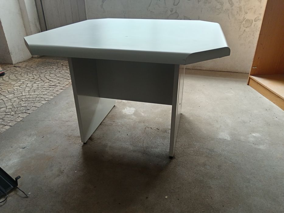 Vendo mesa de reuniões marca Levira
