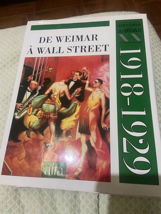 Enciclopédia composta por 8 livros