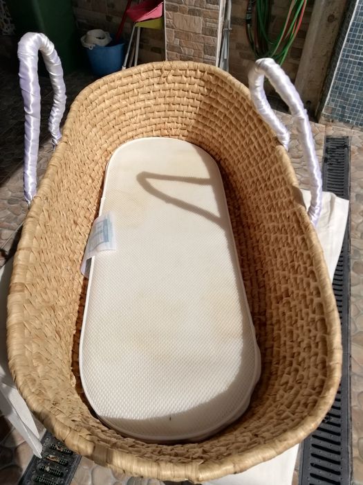 Cama de Bebé Com Cesta Transporte e Oferta Carrinho
