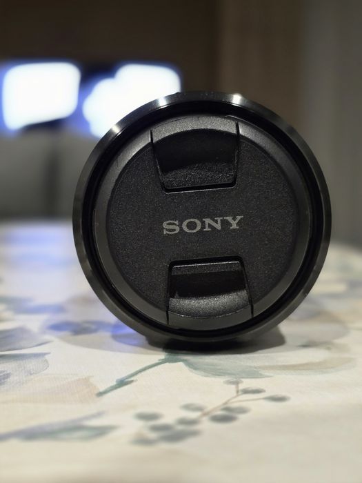 Sony FE 28-70mm f/3.5-5.6 OSS (Impecável / Com Parassol)