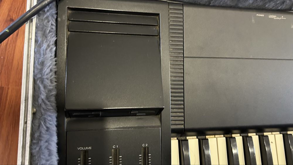 Roland XP50 com Case Rígido (Hard Case)