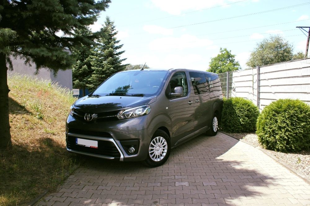 Wynajem Busy 9 osobowe wypożyczalnia busów wakacje Toyota Renault