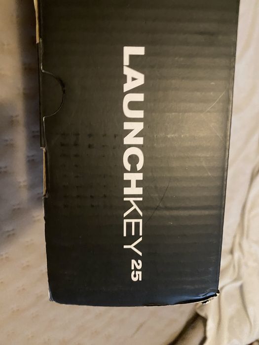 Novation Launchkey 25 MK3 NOVO